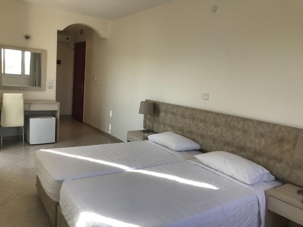 Ai Helis Resort Svoronata Exterior photo